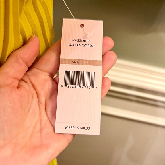 NWOT Nanette by Nanette Lepore Solid Chartreuse Pleated Smocked Midi Dress Sz 12 - Picture 5 of 5